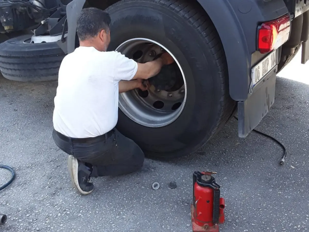 Özbek Oto Lastikçi